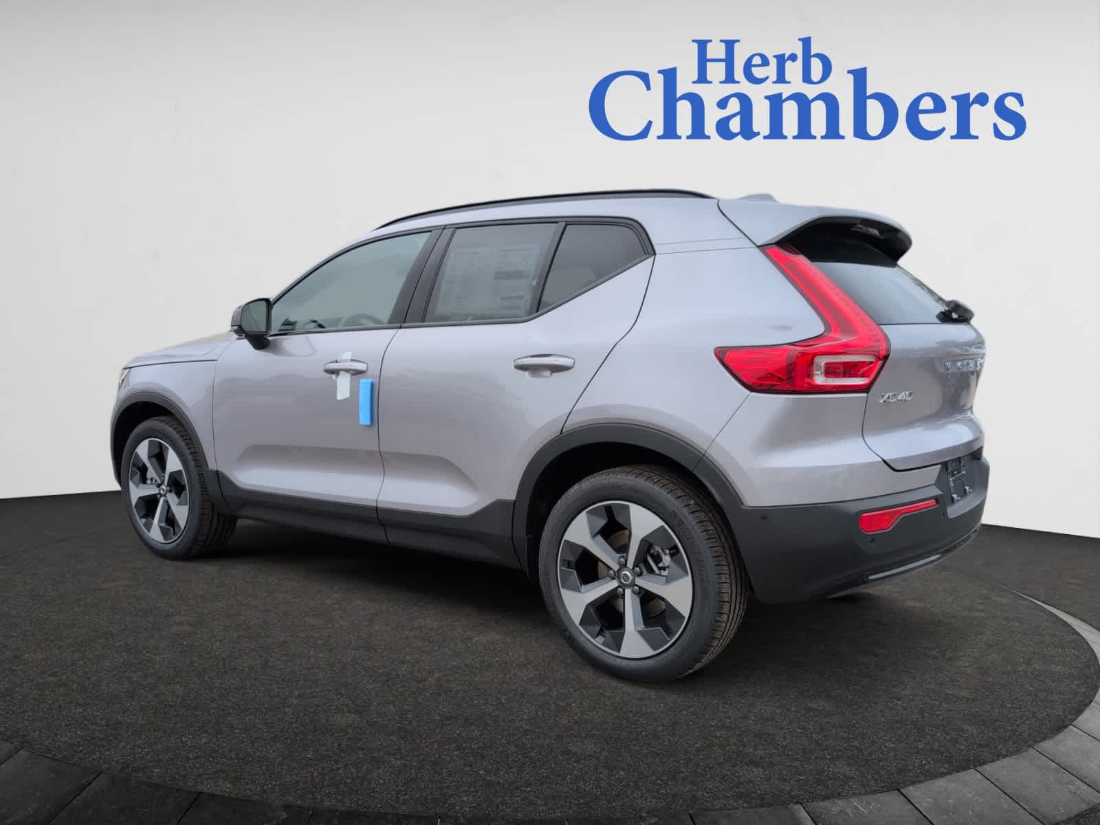 2026 Volvo XC40 Plus photo 2