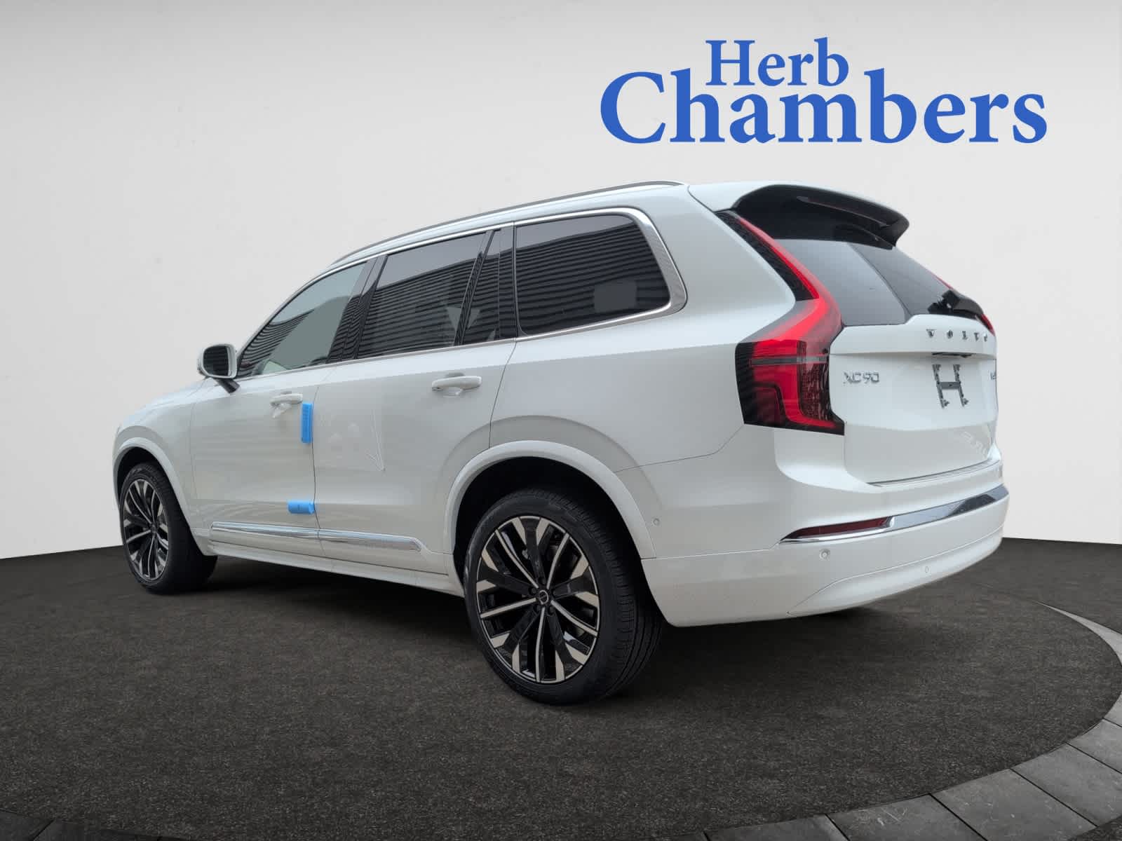 2026 Volvo XC90 B5 Plus photo 2
