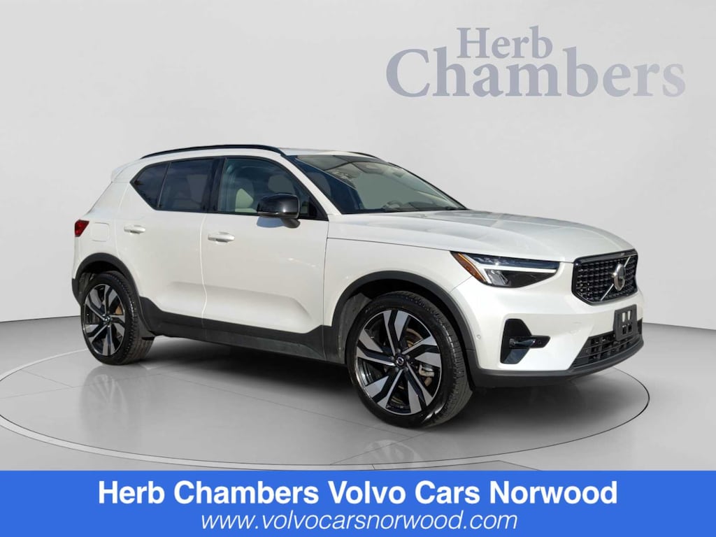 Certified 2024 Volvo XC40 B5 Plus Dark SUV