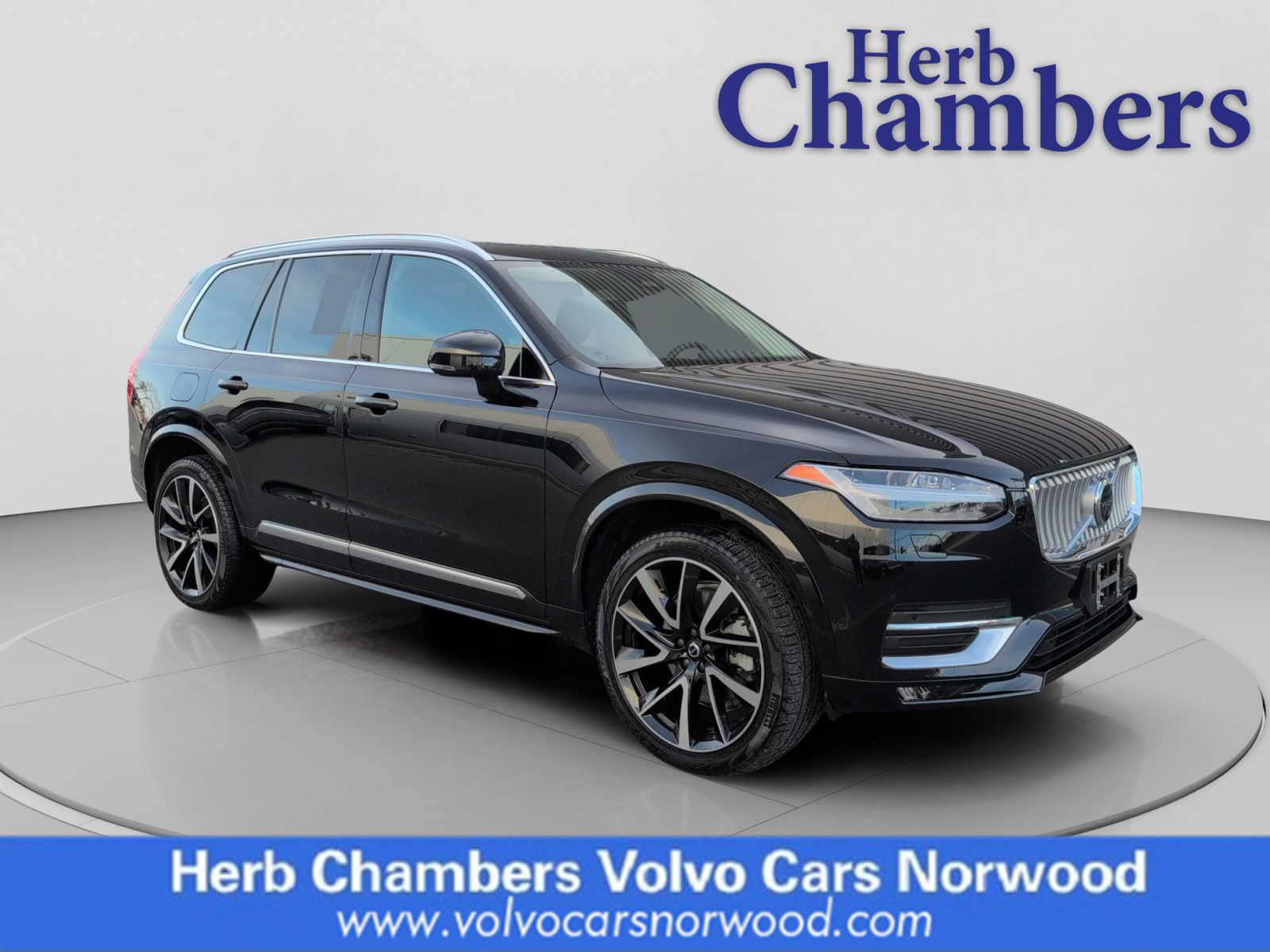 2023 Volvo XC90 Plus's photo