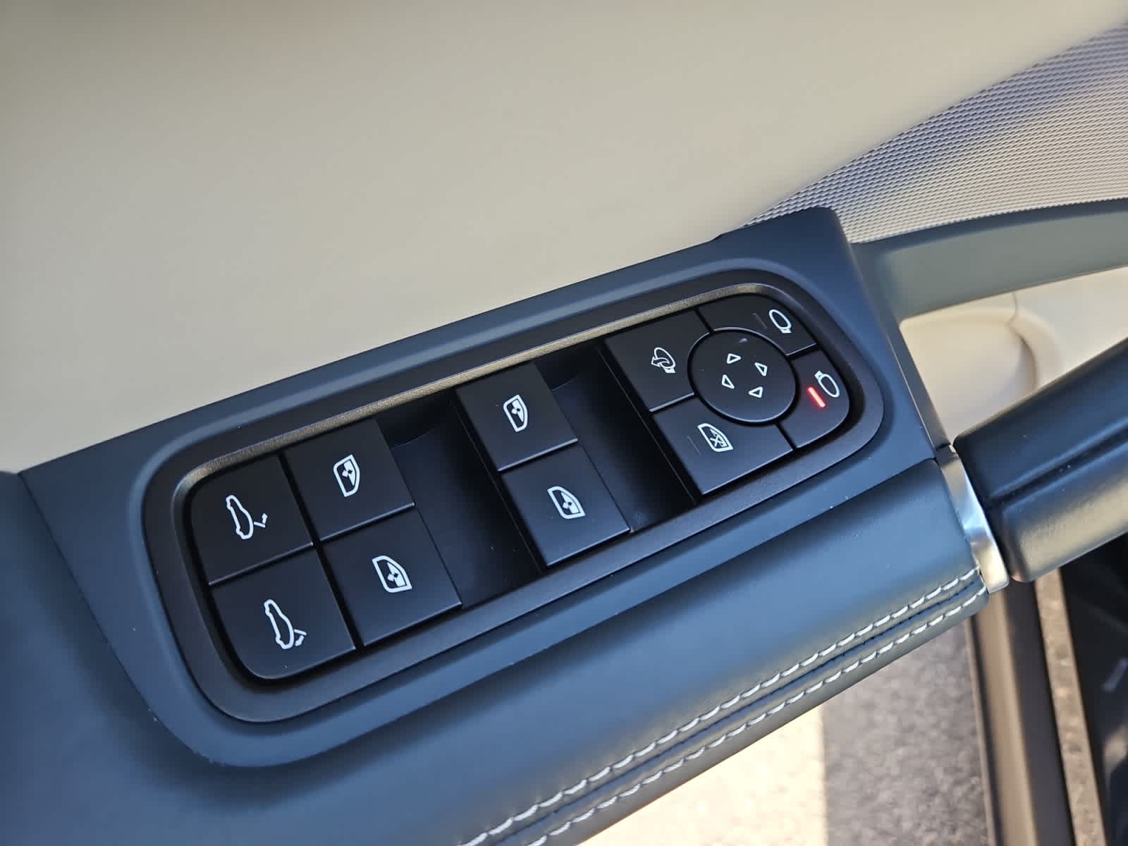 used 2022 Porsche Cayenne car, priced at $42,998