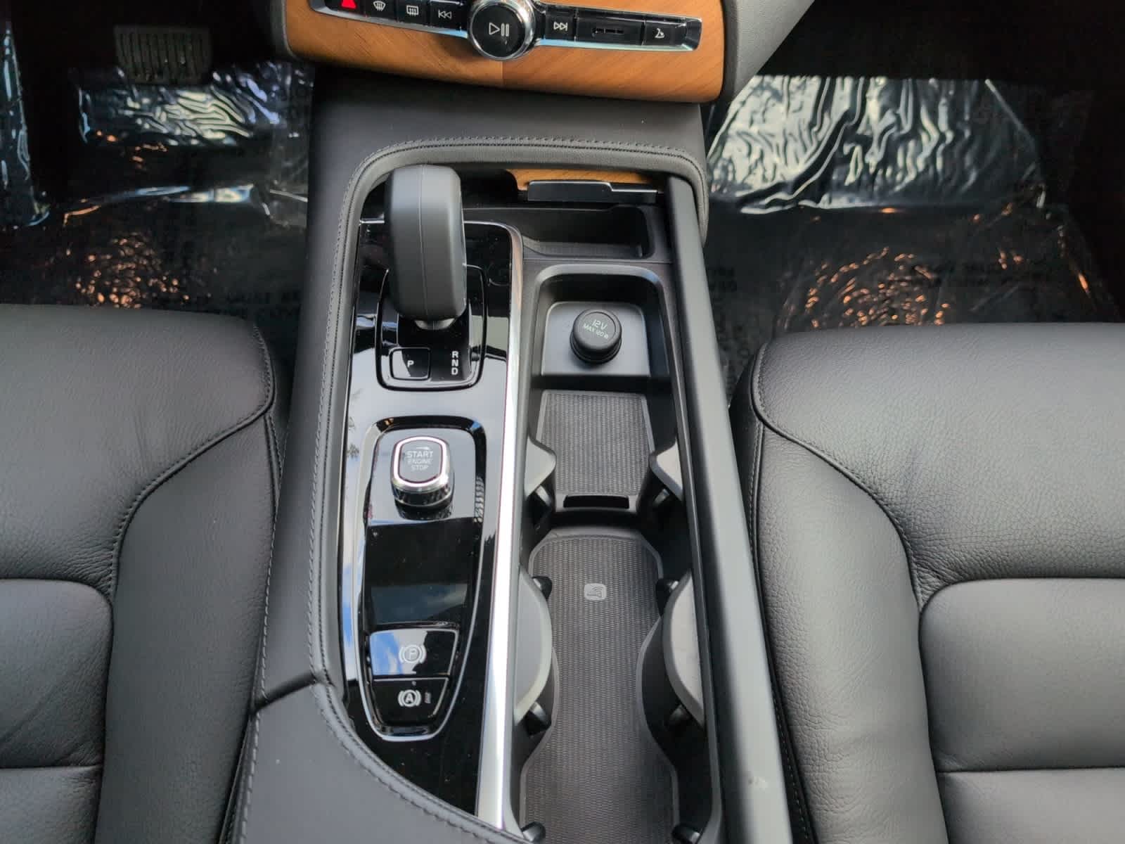 used 2025 Volvo XC90 plug-in hybrid car, priced at $78,455