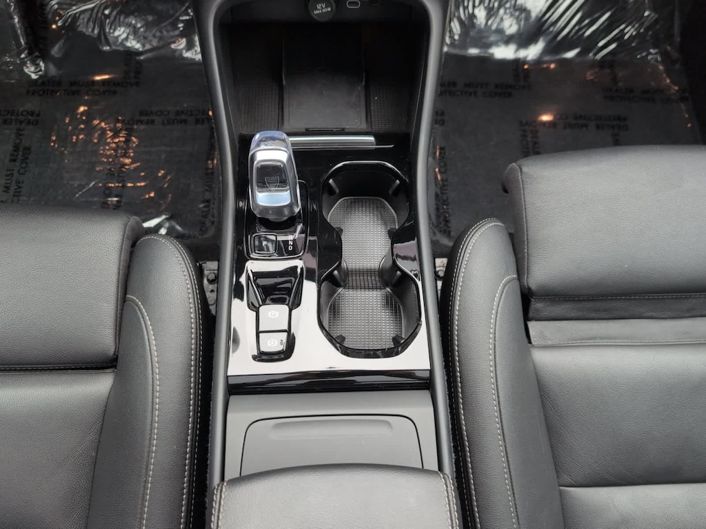 Used 2024 Volvo XC40 B5 Ultimate Dark SUV