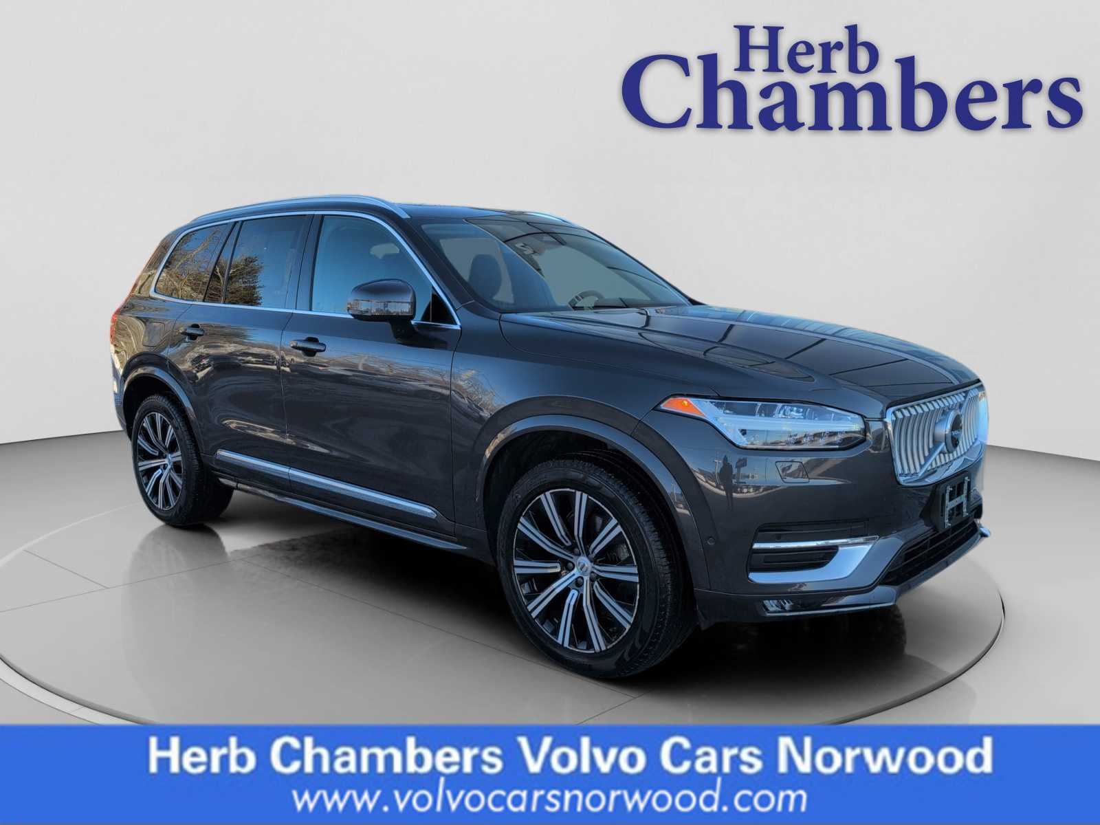 2023 Volvo XC90 Plus's photo