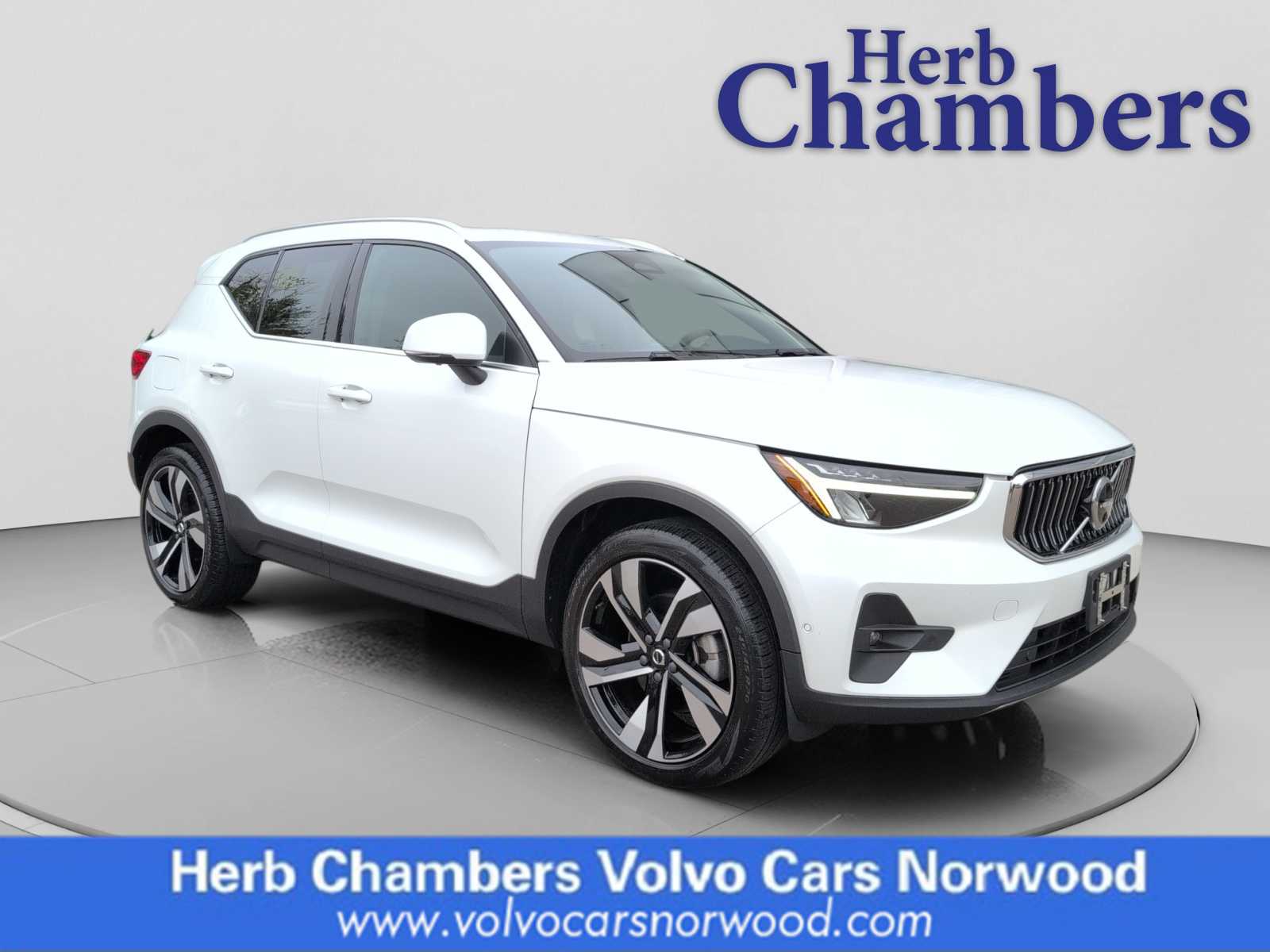 2023 Volvo XC40 B5 Ultimate Bright AWD's photo
