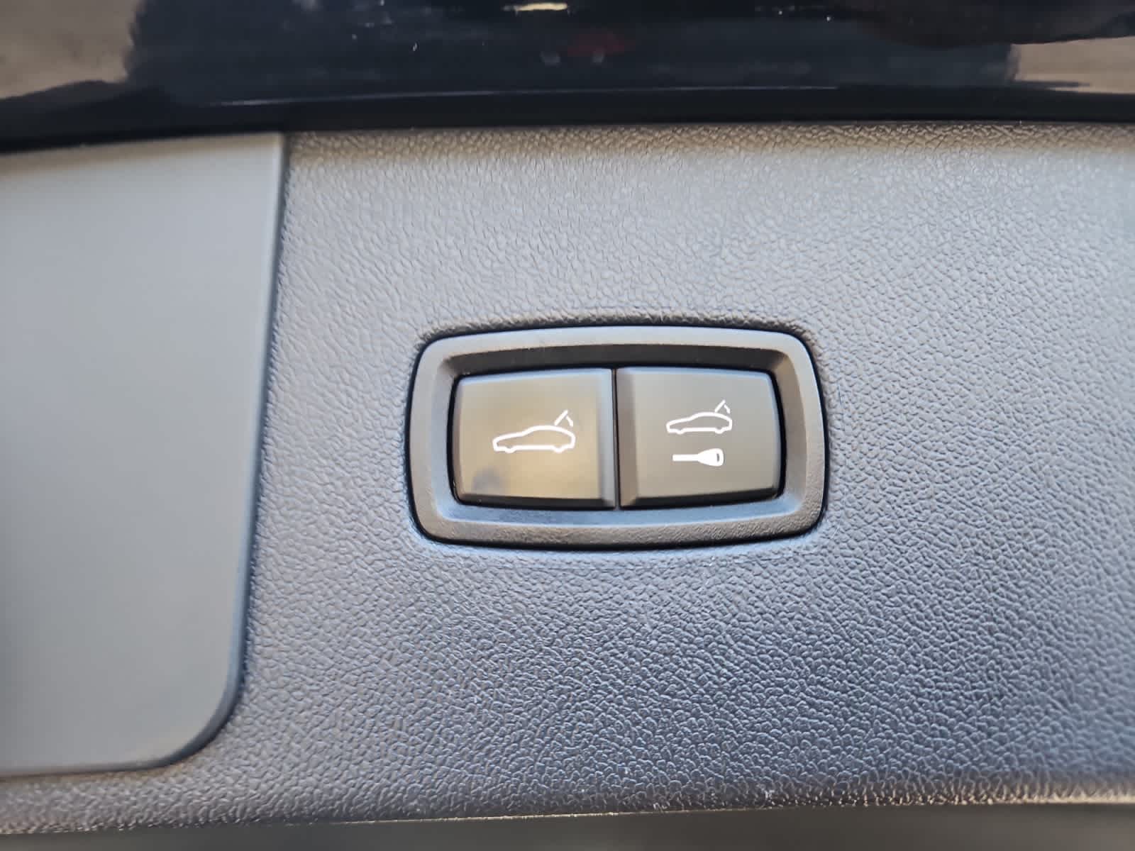 used 2022 Porsche Cayenne car, priced at $42,998