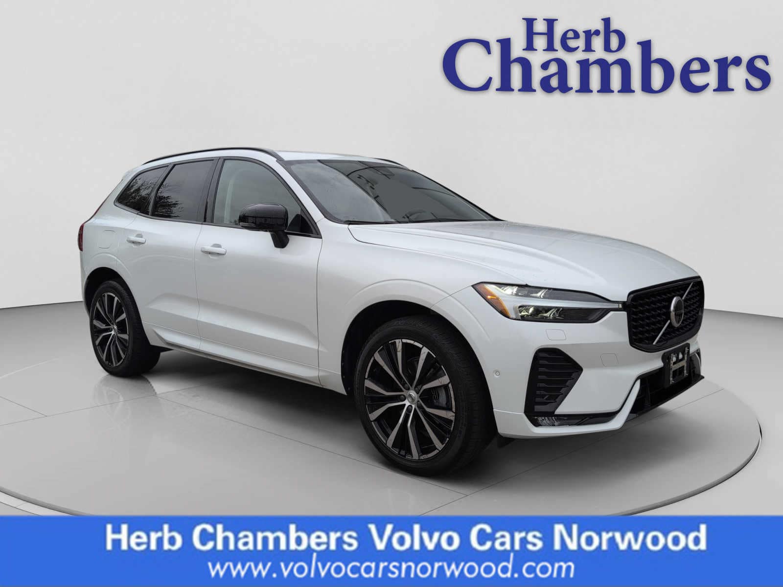 2024 Volvo XC60 B5 Plus Dark Theme AWD's photo