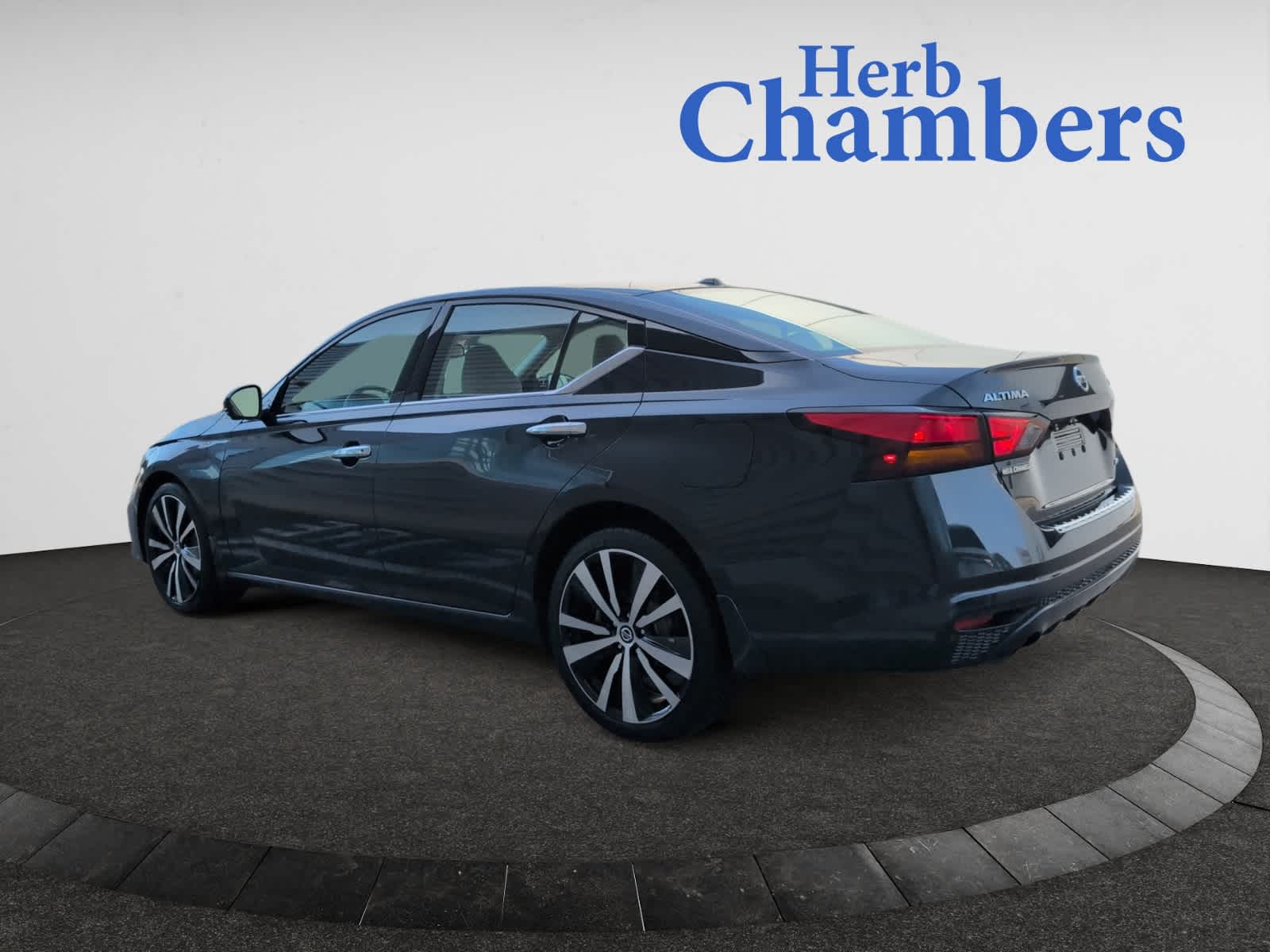 2021 Nissan Altima 2.5 Platinum photo 3