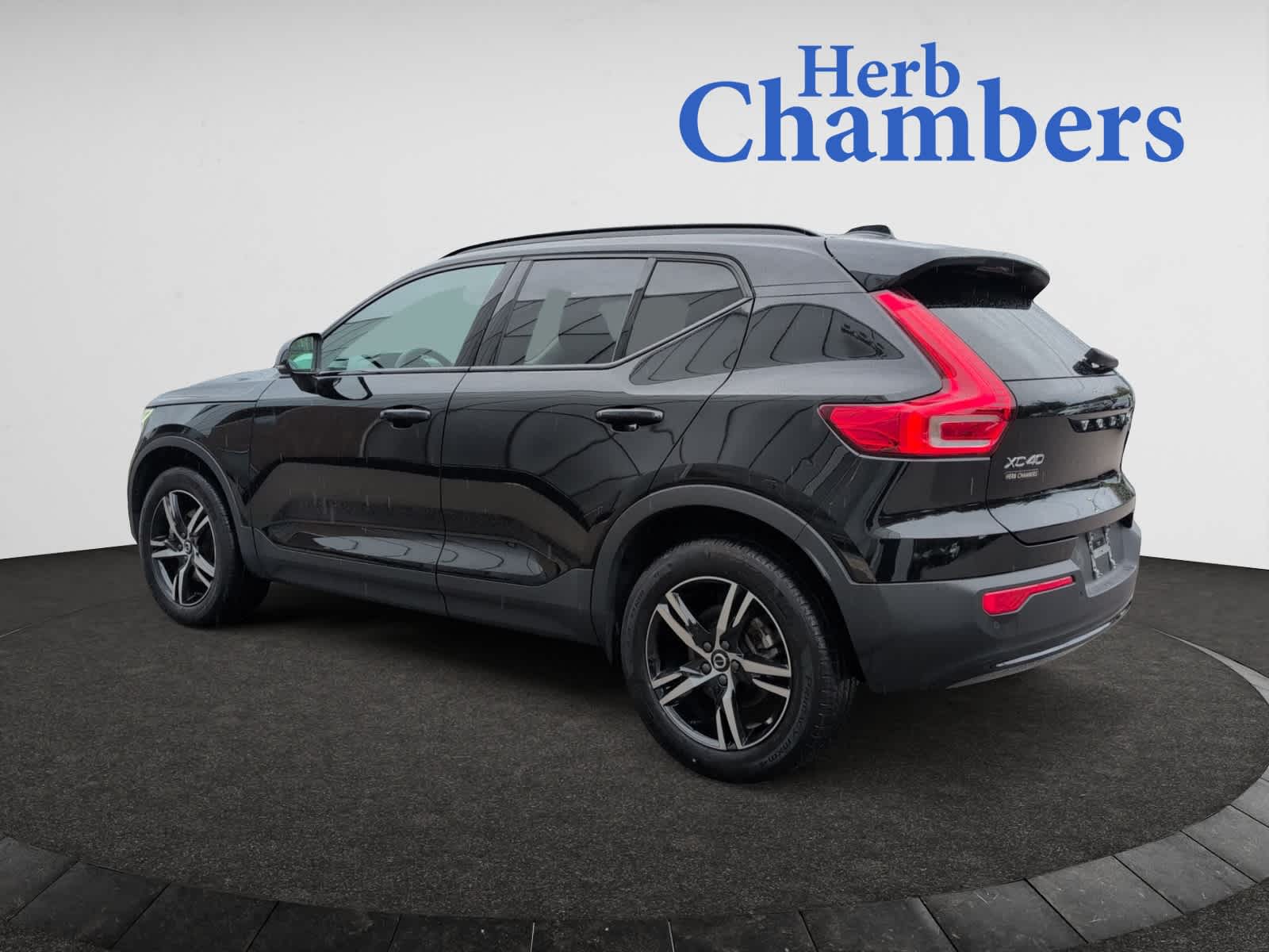 2023 Volvo XC40 AWD Plus photo 3