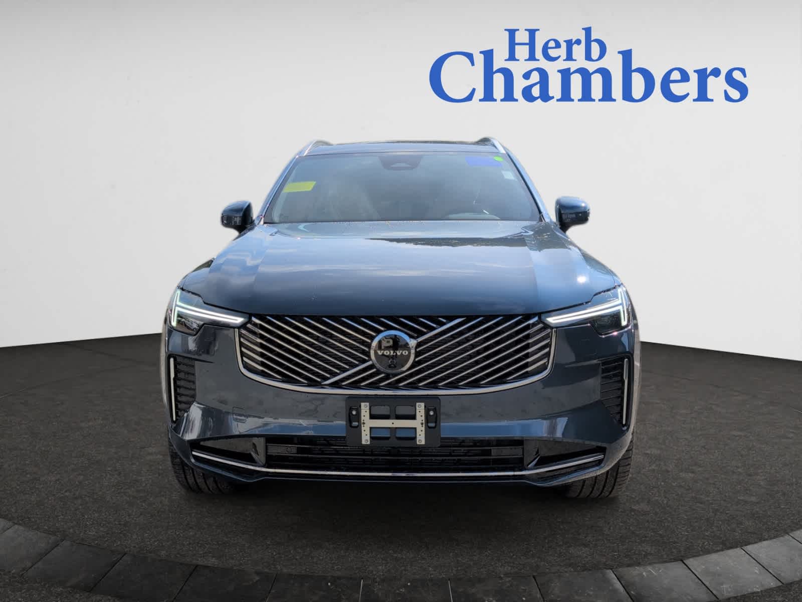 2026 Volvo XC90 Plus photo 2