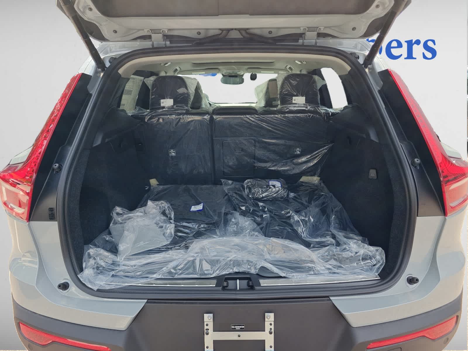 2025 Volvo XC40 Plus photo 4