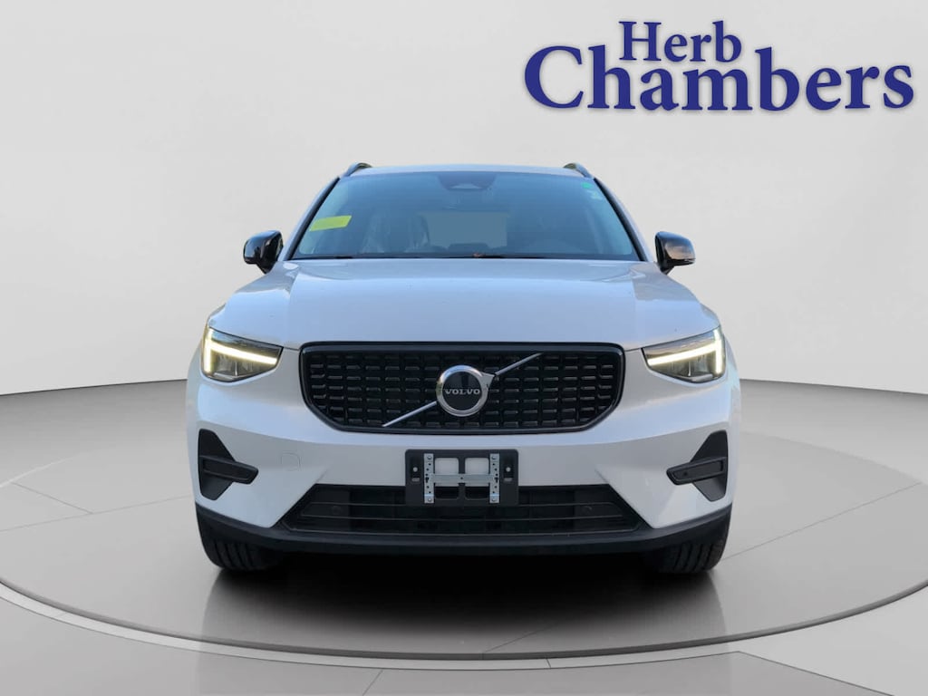 New 2026 Volvo XC40 B5 Core SUV