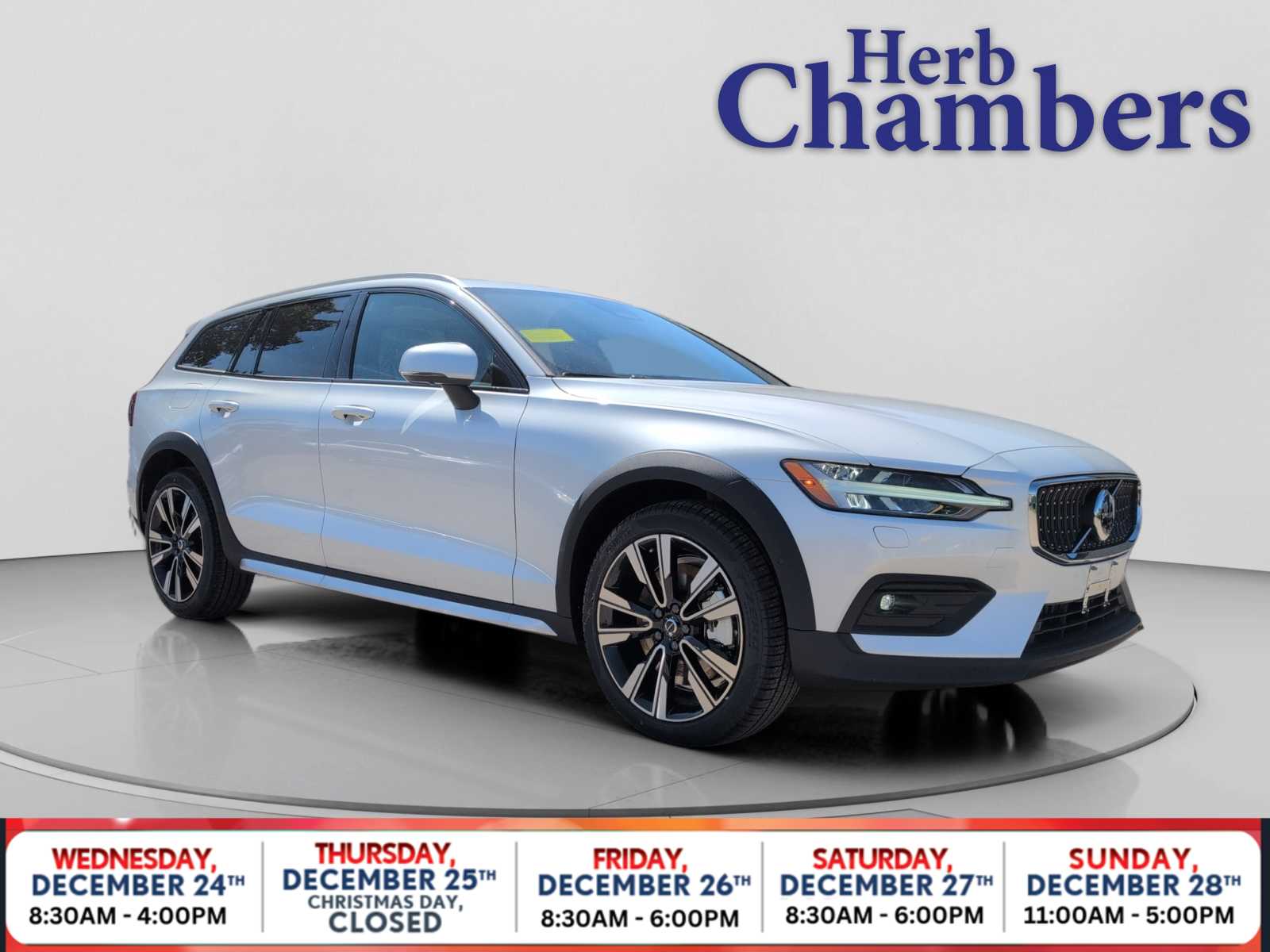 2025 Volvo V60 Cross Country Ultra's photo