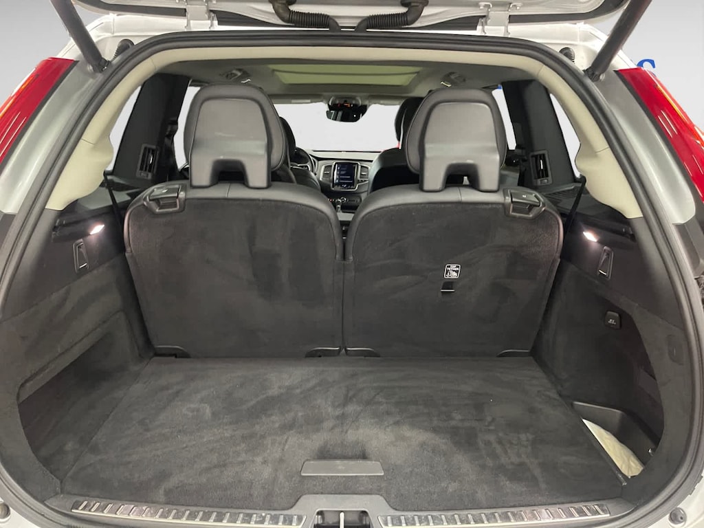 Used 2020 Volvo XC90 T6 Momentum 6 Passenger SUV