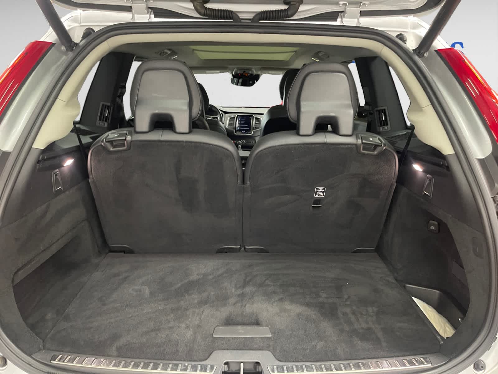 2020 Volvo XC90 T6 Momentum photo 4