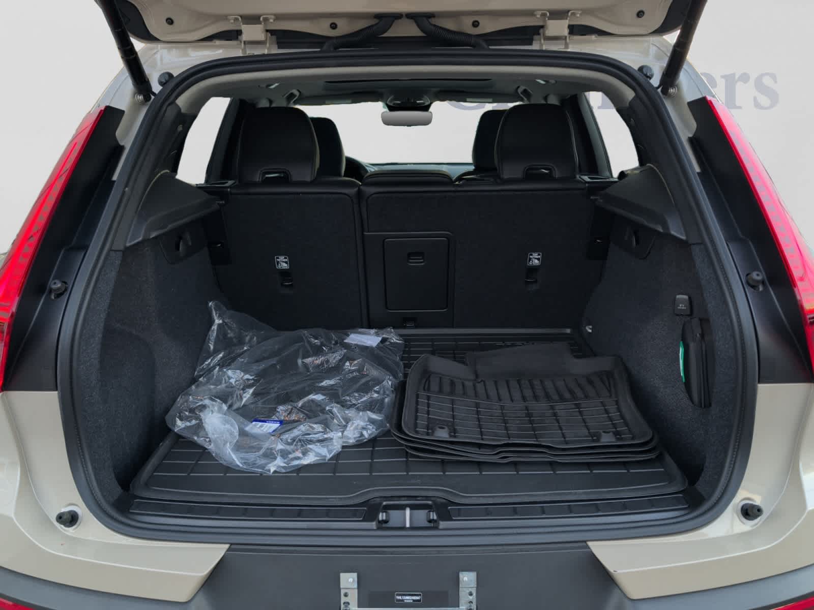 Certified 2025 Volvo XC40 B5 Ultra Dark Theme SUV