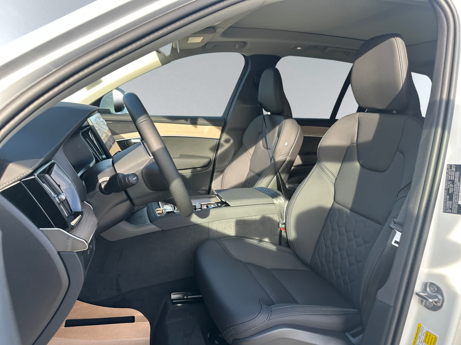 used 2025 Volvo XC90 plug-in hybrid car, priced at $78,395