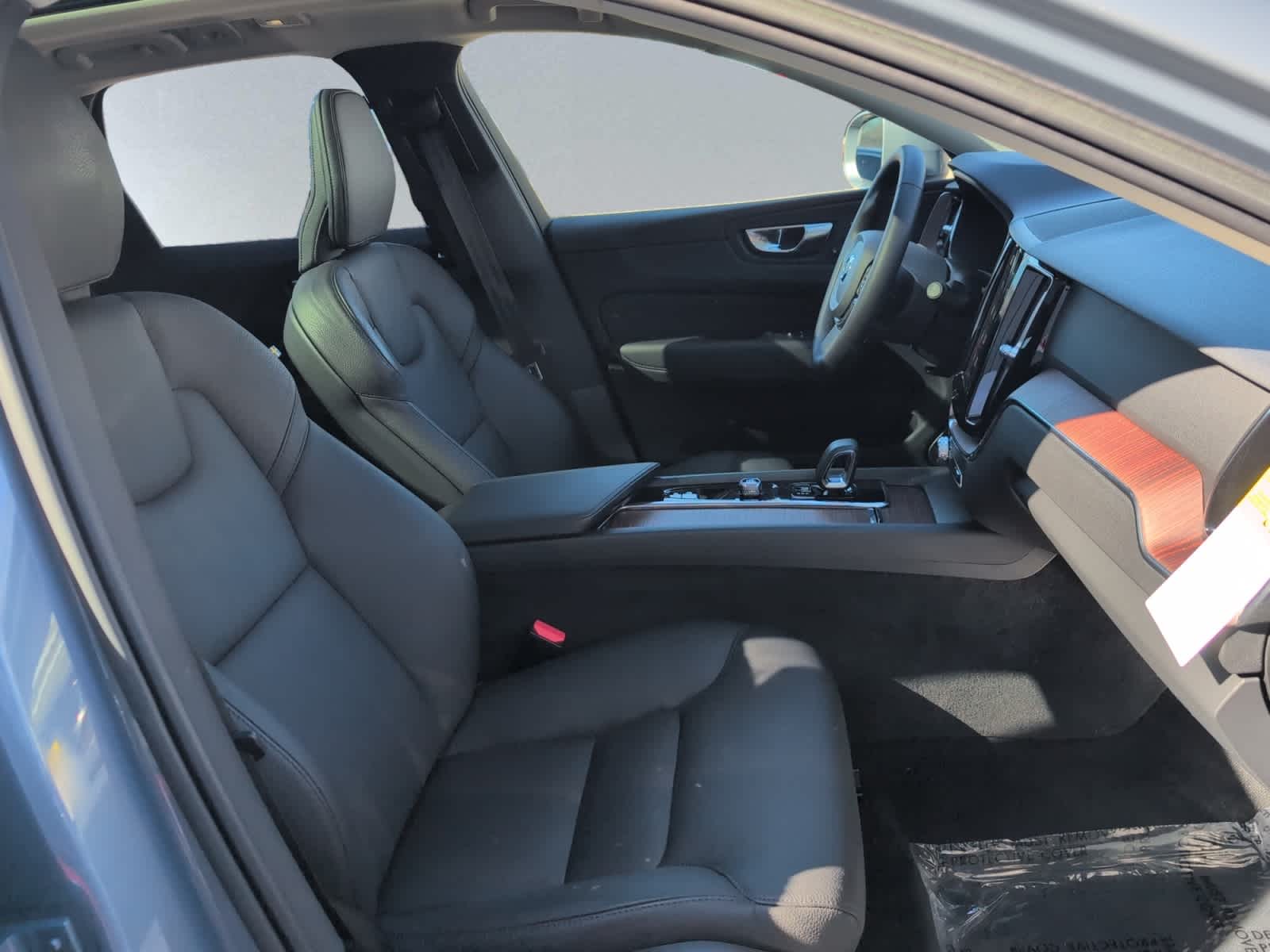 used 2023 Volvo XC60 car, priced at $32,998