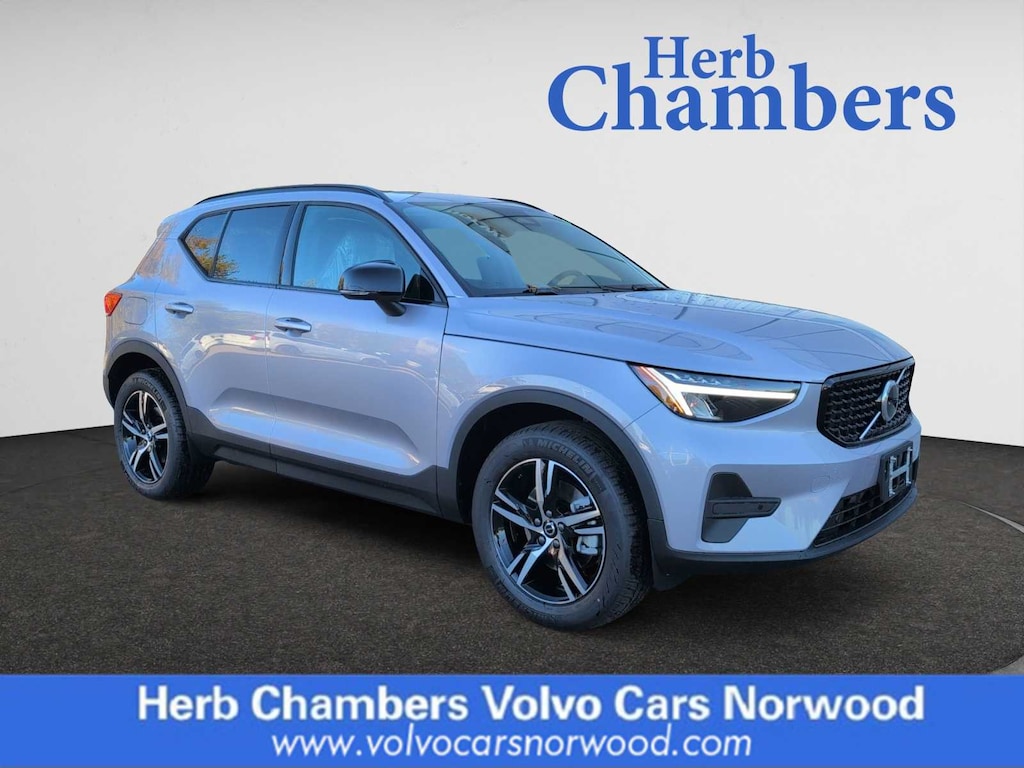 New 2026 Volvo XC40 B5 Core SUV