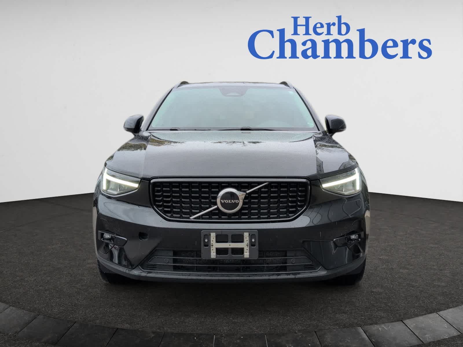 2023 Volvo XC40 AWD Plus photo 2