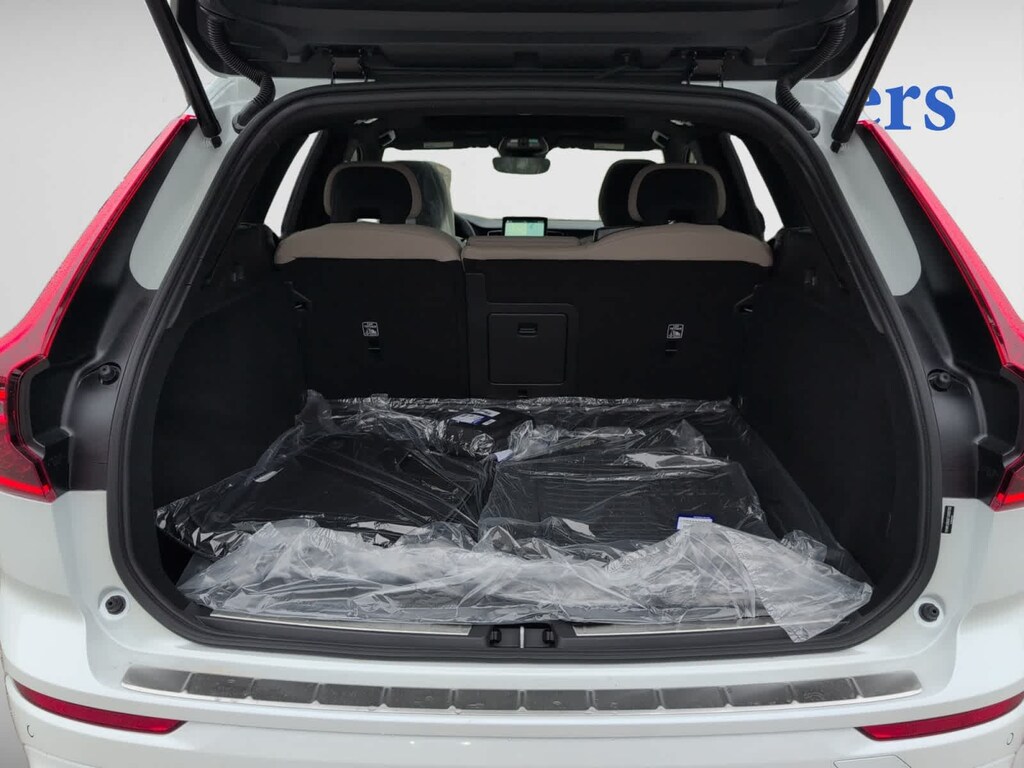 New 2026 Volvo XC60 B5 Plus SUV