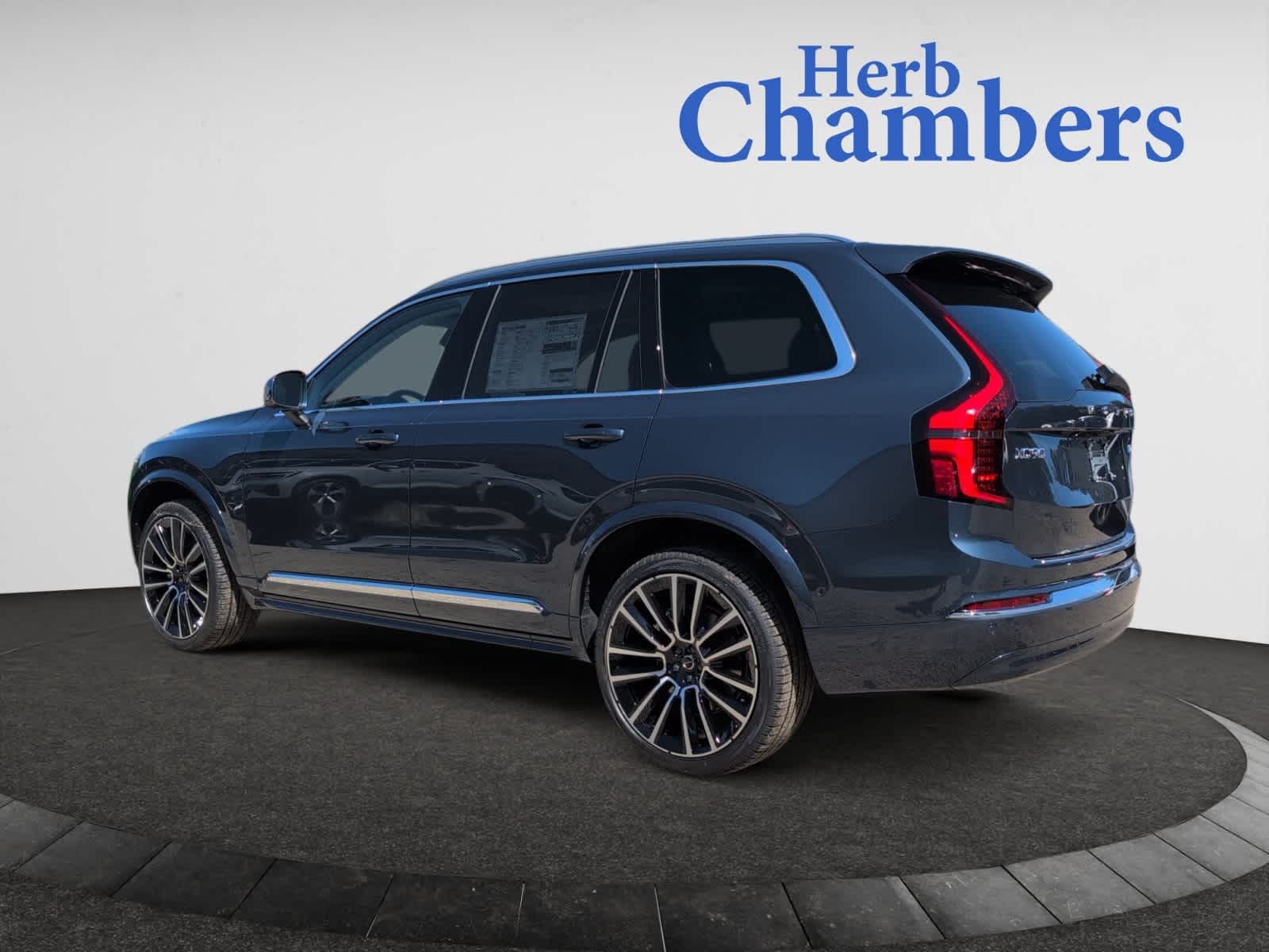 2026 Volvo XC90 Plus photo 3