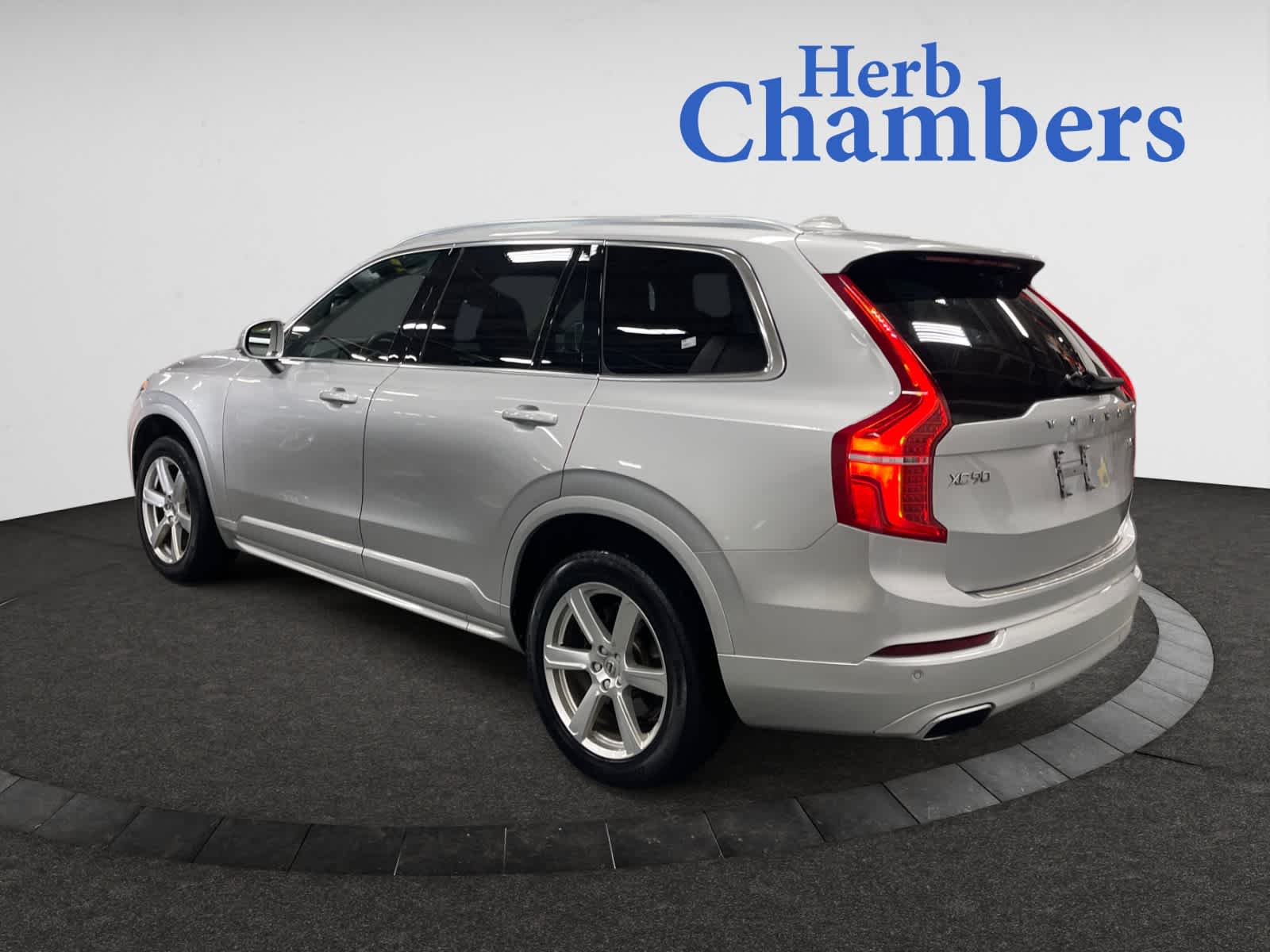 2020 Volvo XC90 T6 Momentum photo 3