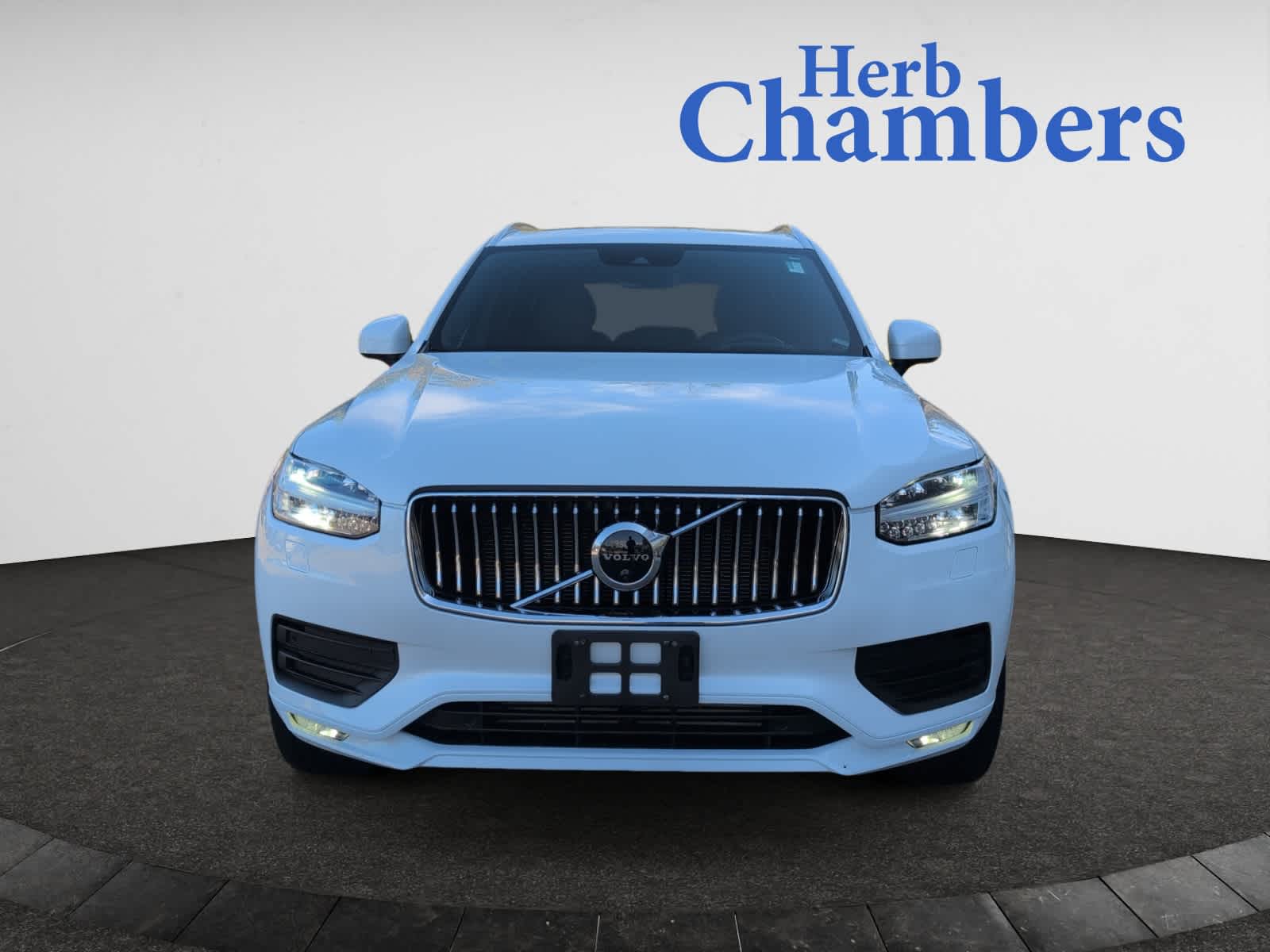 2022 Volvo XC90 T6 AWD Momentum photo 2