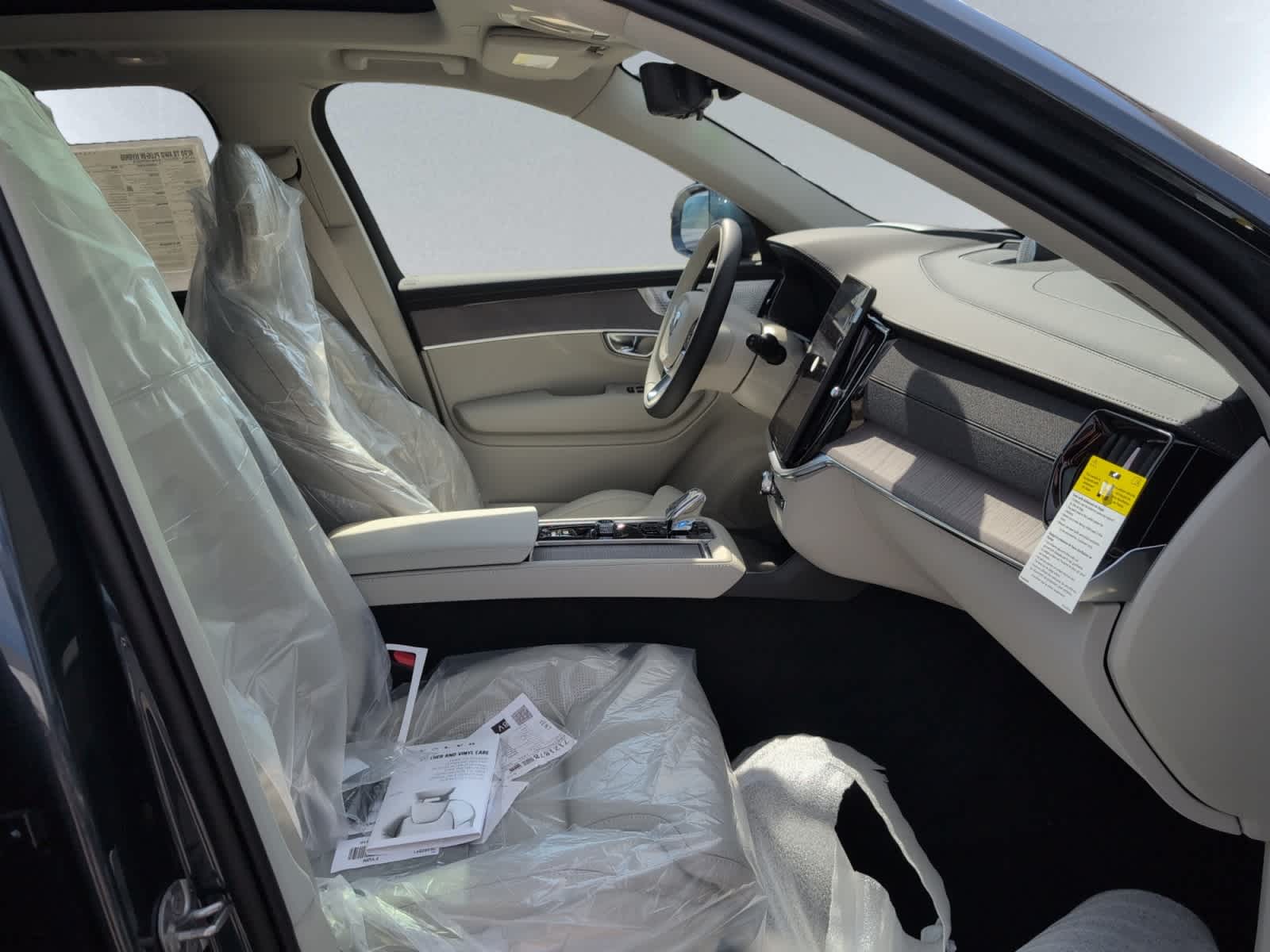 new 2026 Volvo XC90 plug-in hybrid car, priced at $92,625