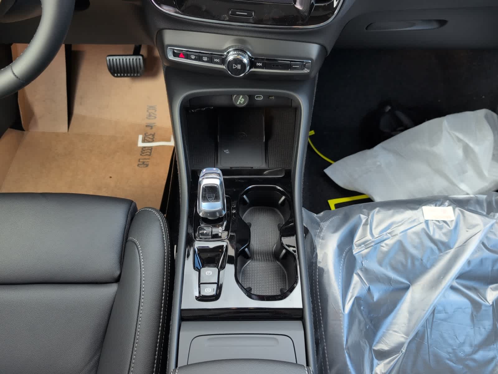new 2026 Volvo XC40 car, priced at $50,035
