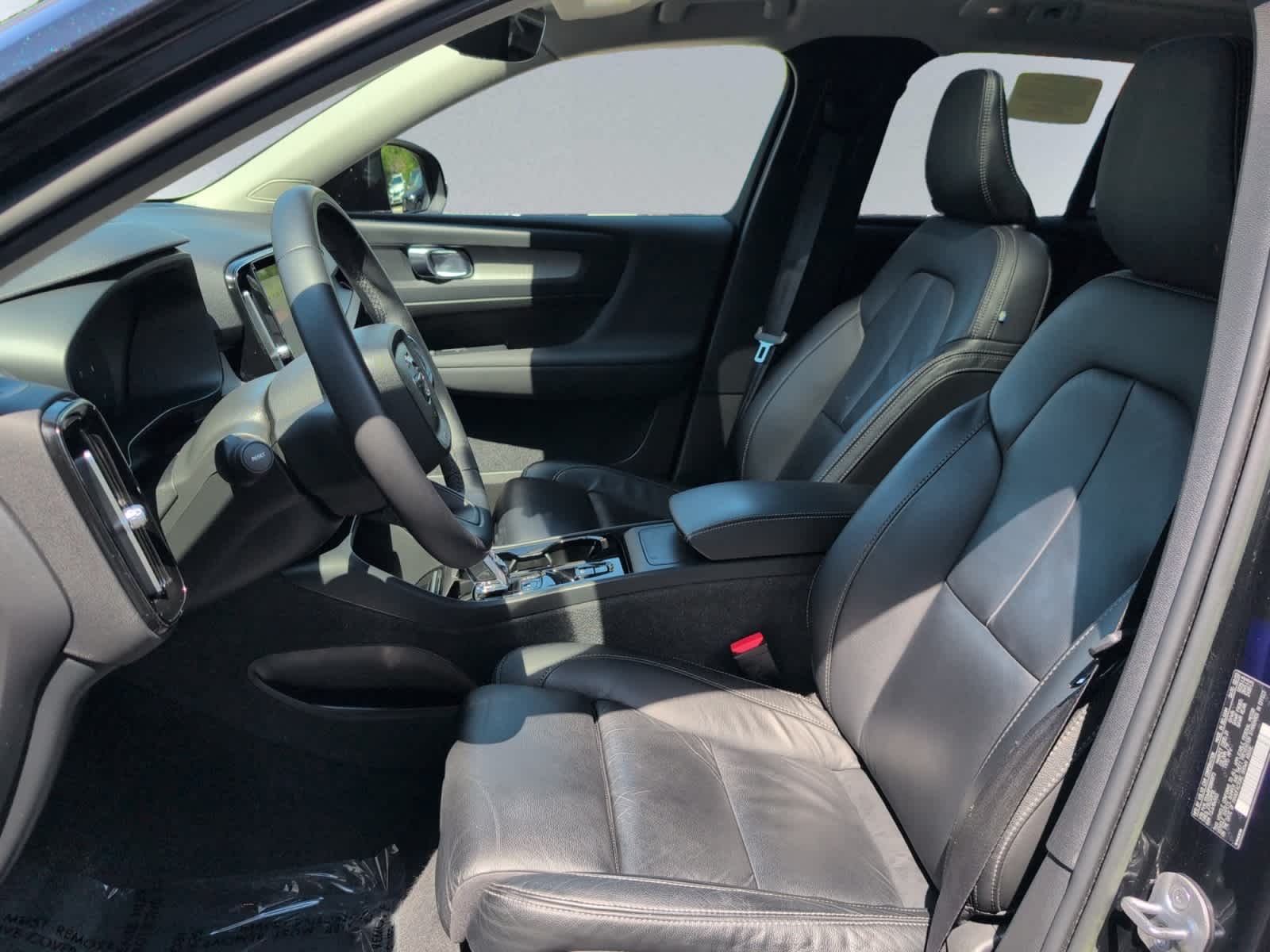 used 2023 Volvo XC40 car, priced at $30,998
