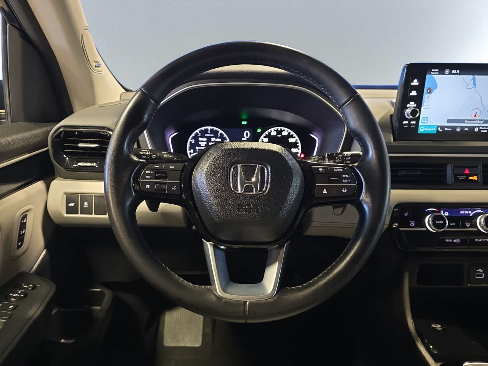 2025 Honda Pilot Touring - Photo 16