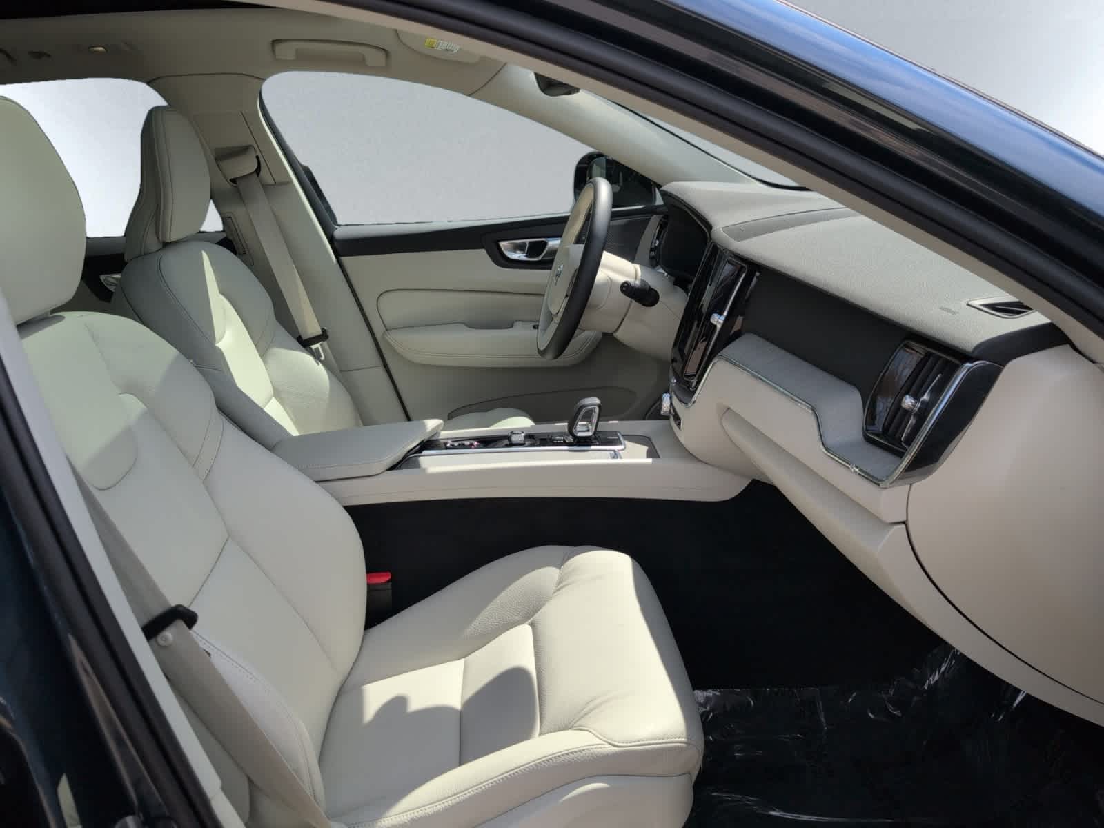 used 2023 Volvo XC60 car, priced at $37,498