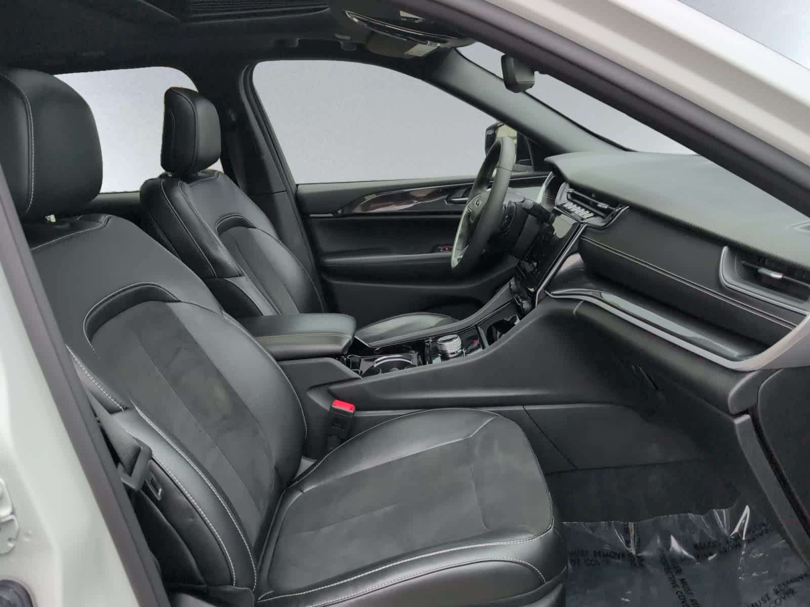 used 2023 Jeep Grand Cherokee car, priced at $31,998