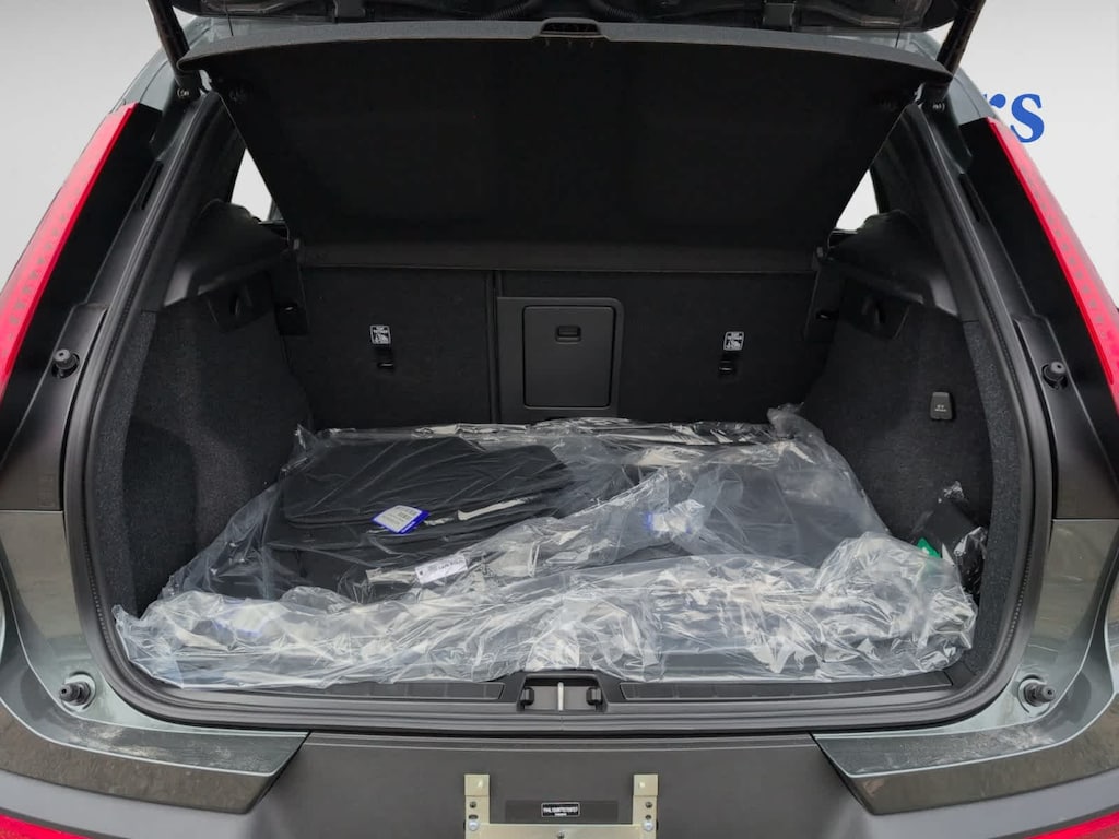 New 2026 Volvo XC40 B5 Ultra SUV