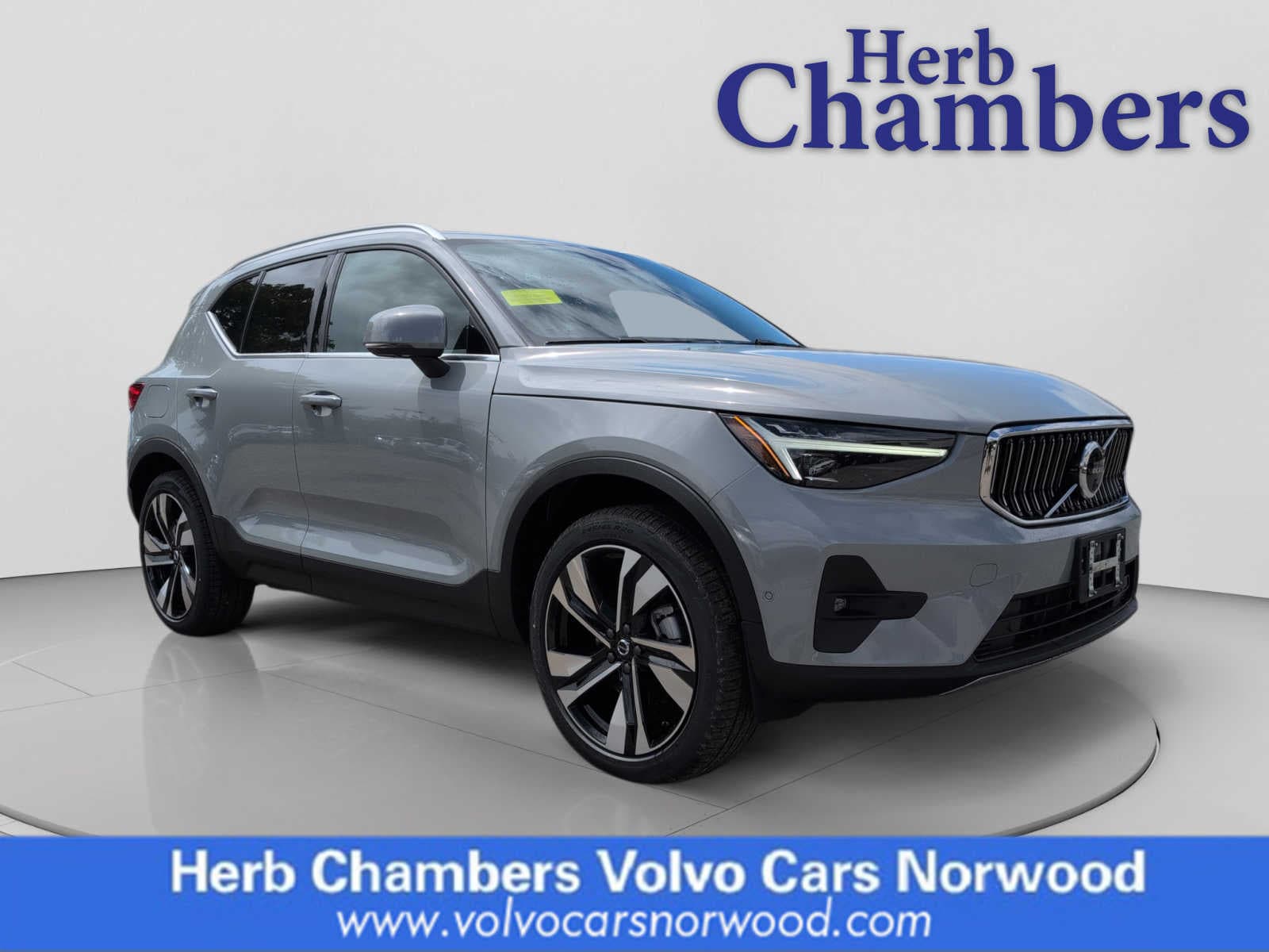 2025 Volvo XC40 SUV 