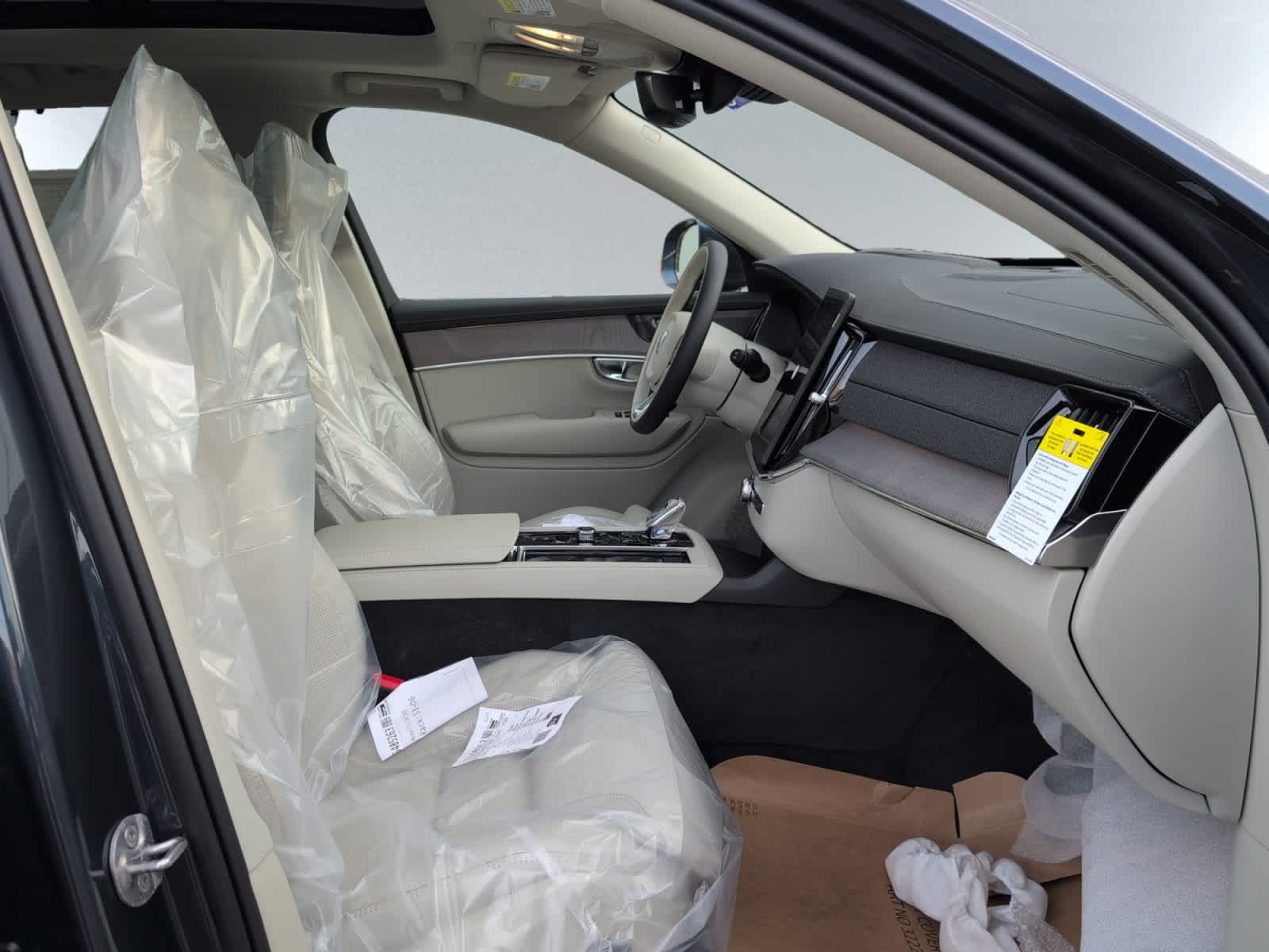 new 2026 Volvo XC90 car, priced at $75,270