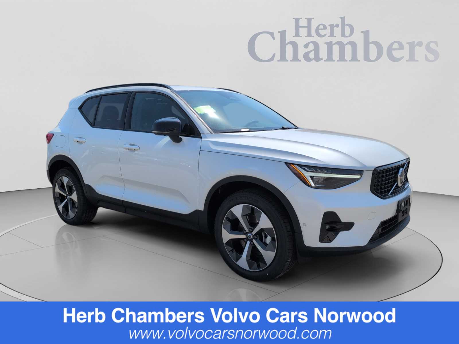 2026 Volvo XC40 SUV 
