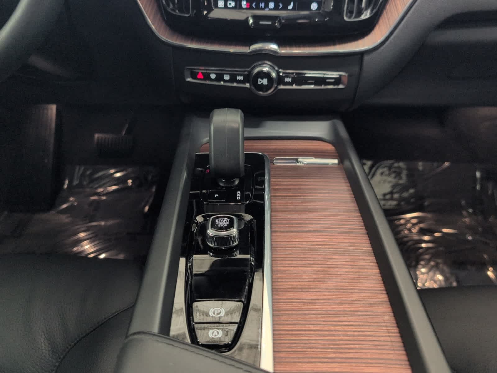 used 2023 Volvo XC60 car, priced at $29,998