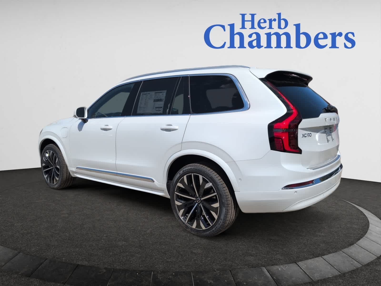 2026 Volvo XC90 T8 Plus photo 3
