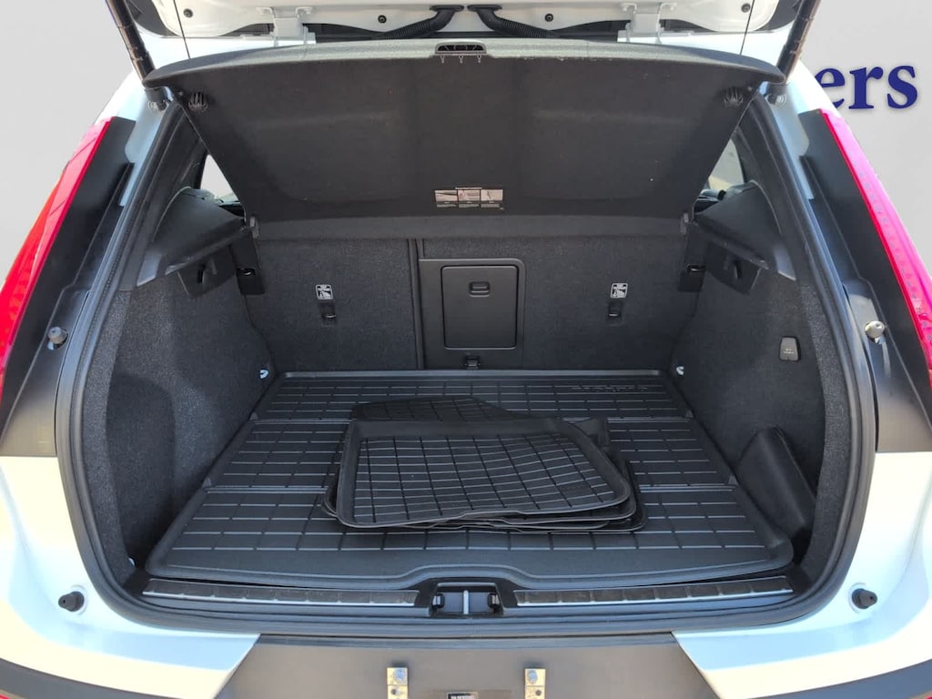 Used 2024 Volvo XC40 B5 Plus Bright SUV