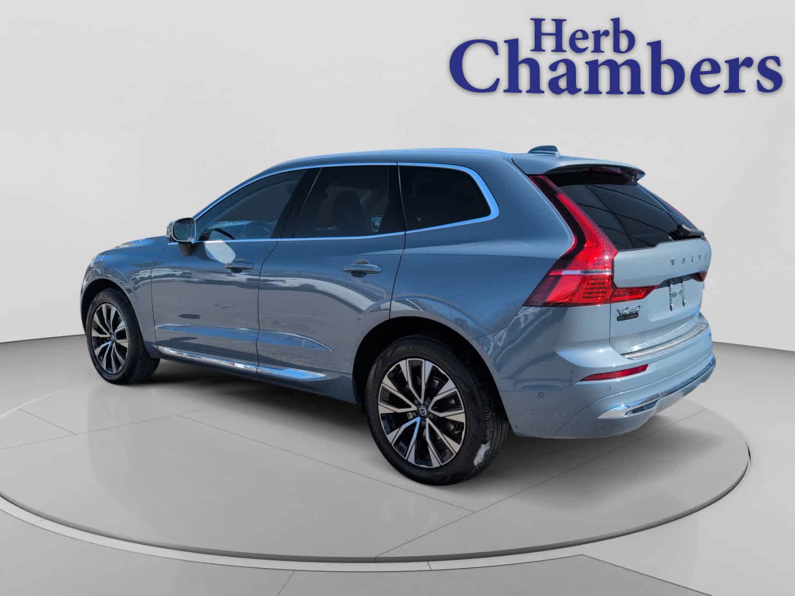 used 2023 Volvo XC60 car, priced at $32,998