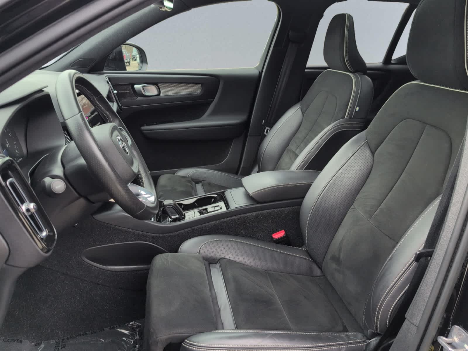 used 2021 Volvo XC40 car, priced at $22,998