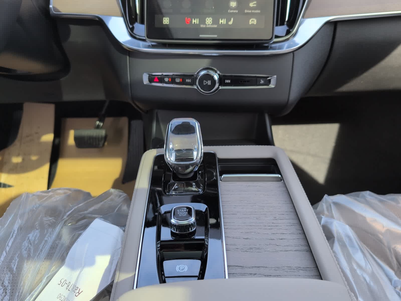 new 2026 Volvo XC90 plug-in hybrid car, priced at $92,625