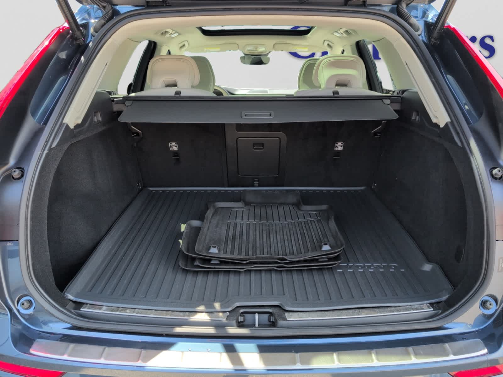 used 2023 Volvo XC60 car, priced at $37,498