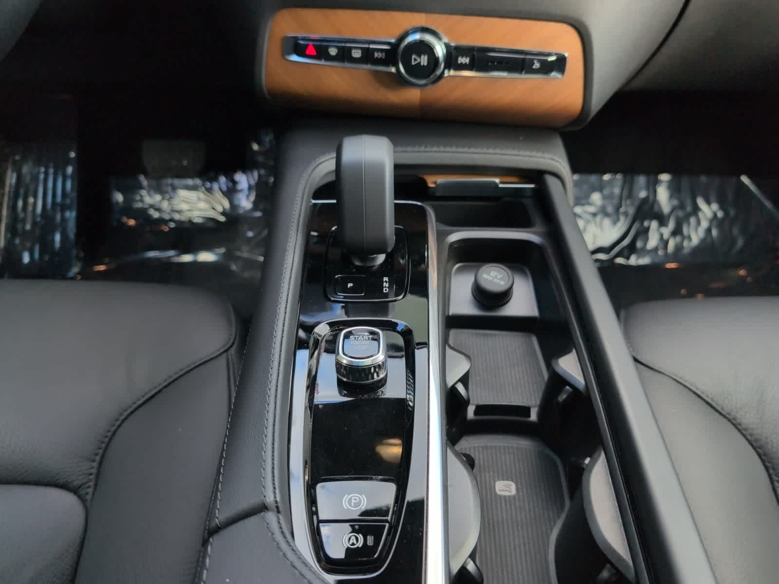 used 2025 Volvo XC90 plug-in hybrid car, priced at $78,455