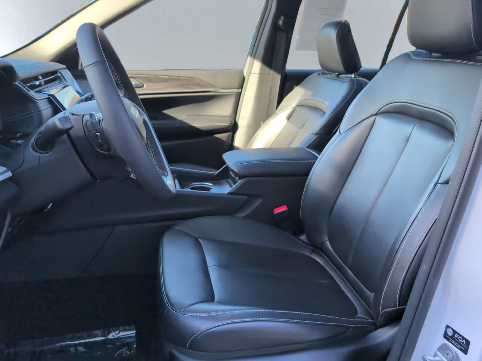 used 2025 Jeep Grand Cherokee car, priced at $38,998