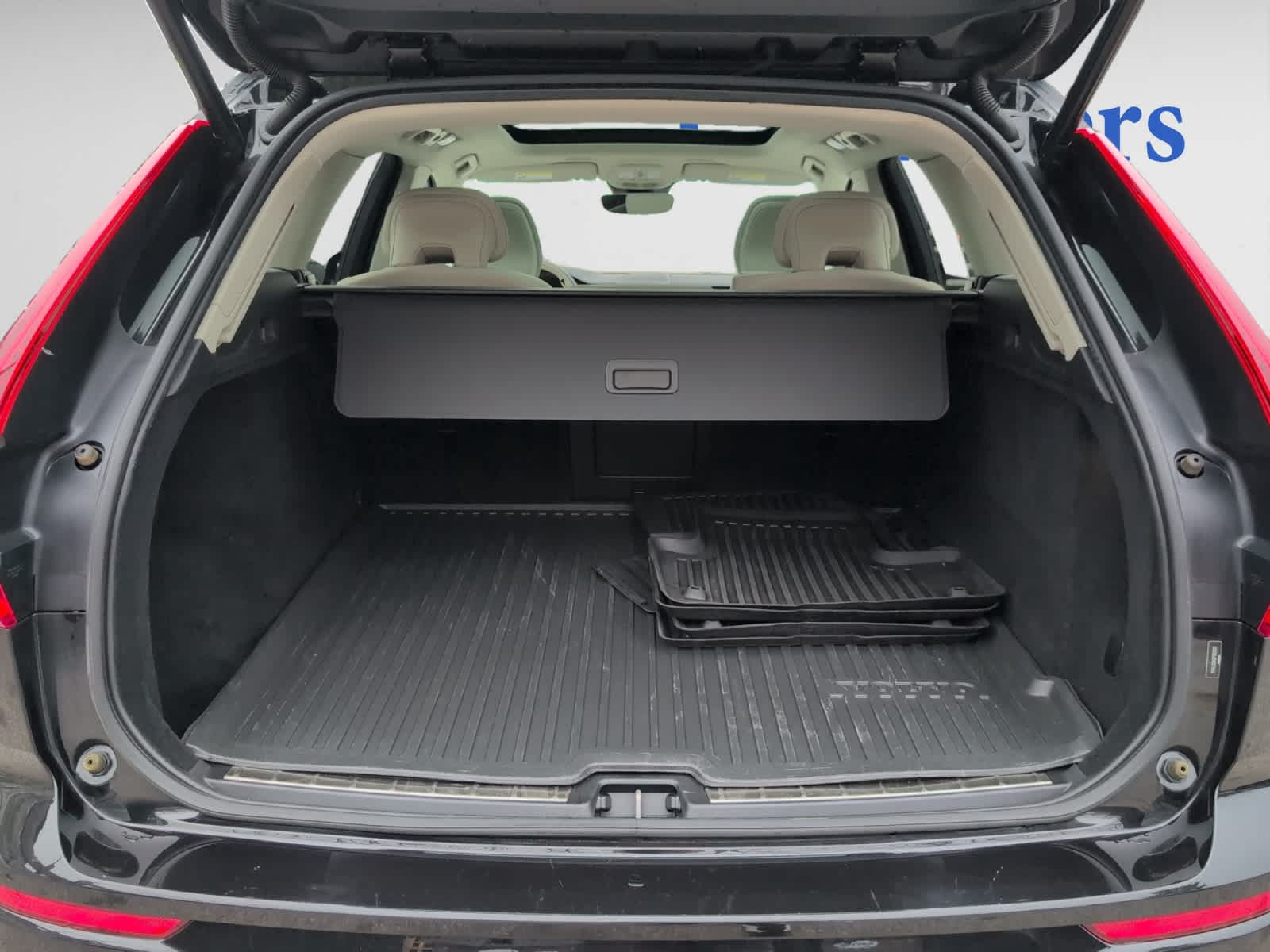 2023 Volvo XC60 B5 Plus photo 4