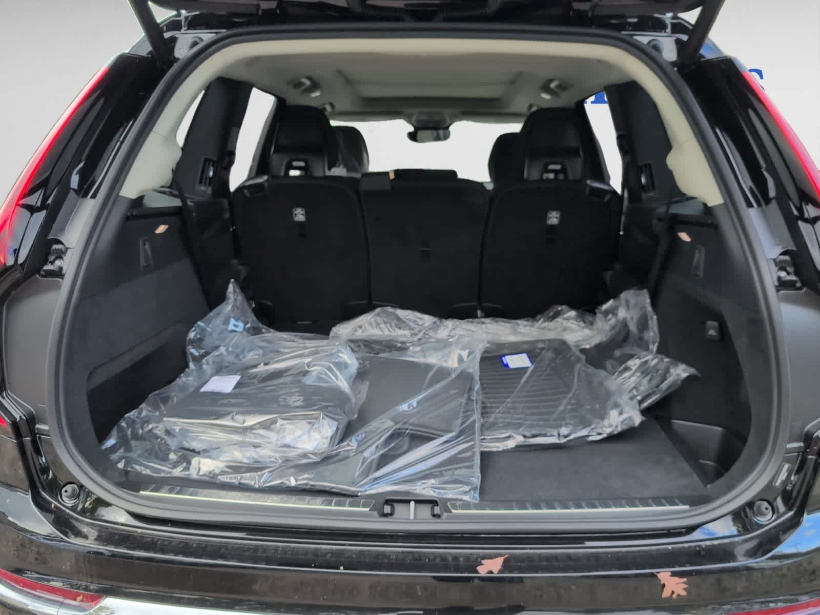 2026 Volvo XC90 Plus photo 3