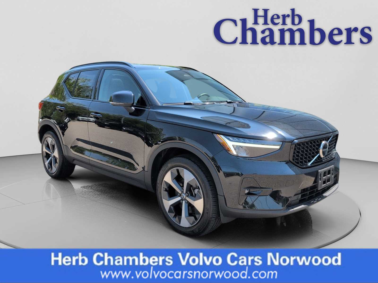 2023 Volvo XC40 B5 Plus Dark AWD's photo